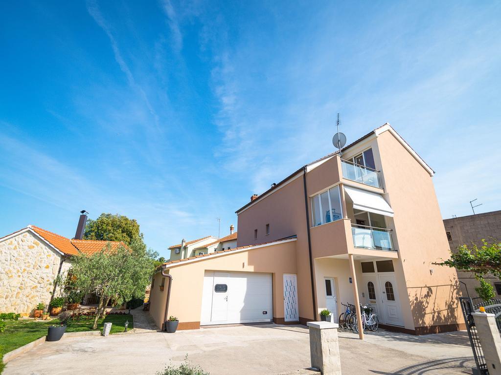 Apartments Sunny Garden Бродарица Экстерьер фото