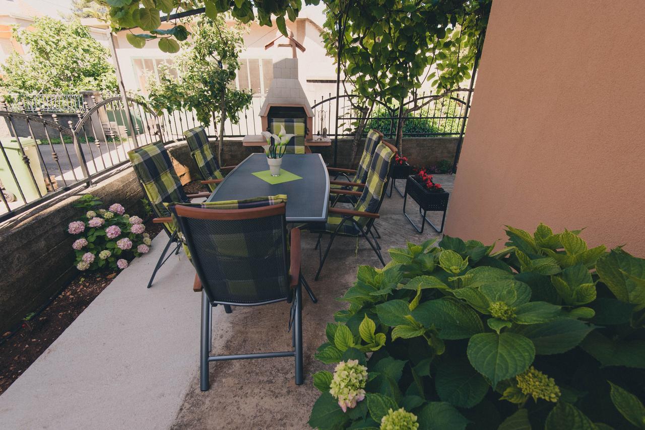 Apartments Sunny Garden Бродарица Экстерьер фото