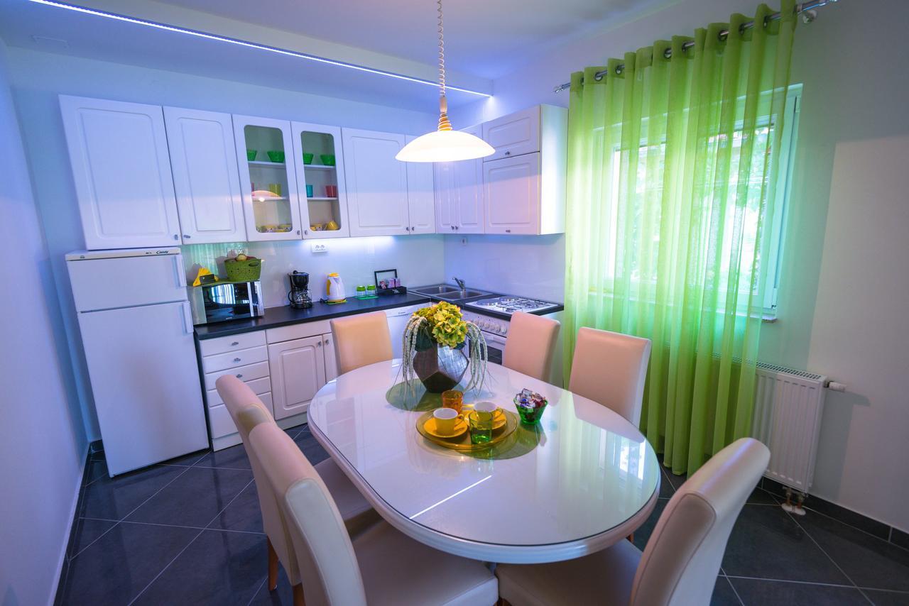 Apartments Sunny Garden Бродарица Экстерьер фото