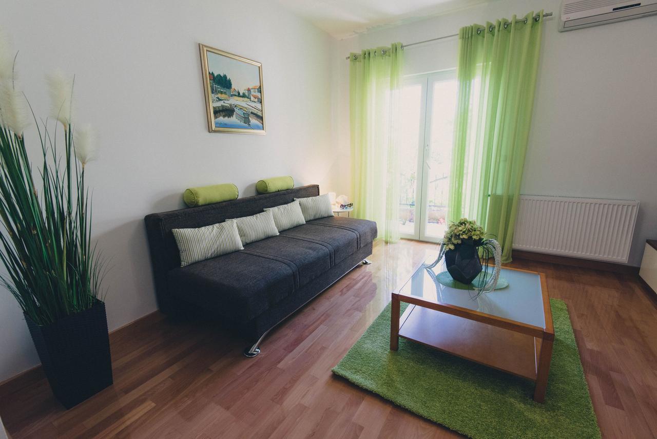 Apartments Sunny Garden Бродарица Экстерьер фото
