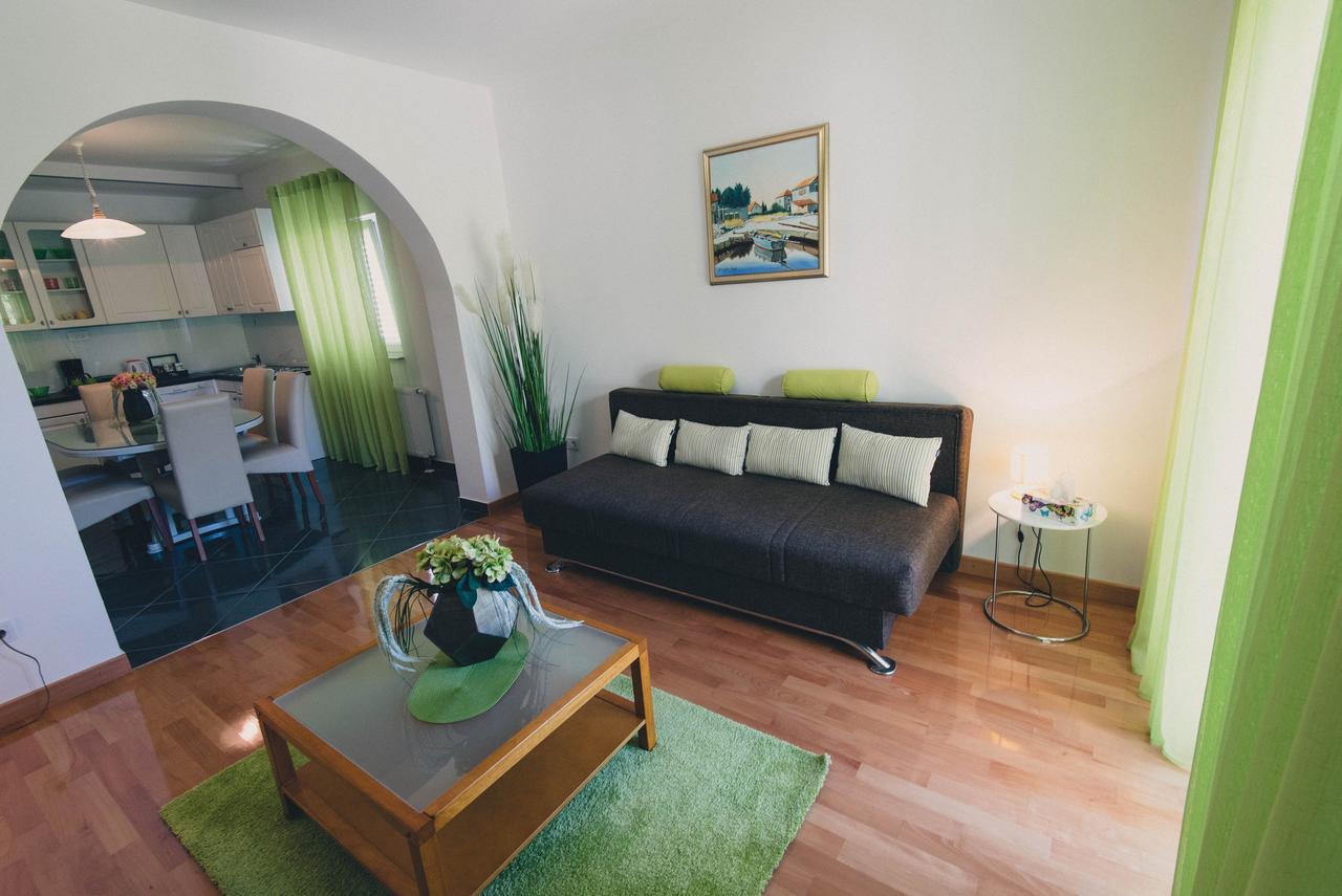 Apartments Sunny Garden Бродарица Экстерьер фото