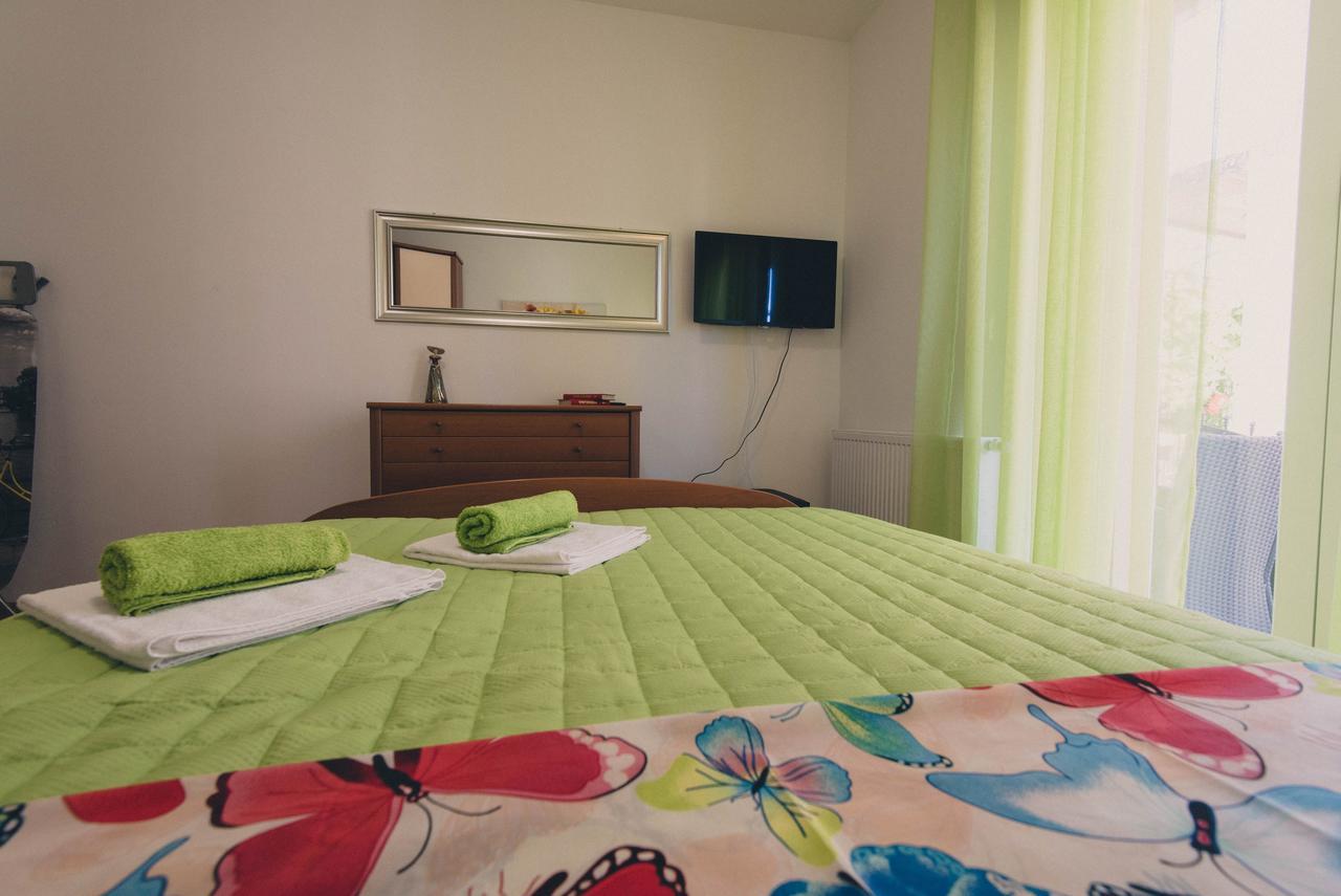 Apartments Sunny Garden Бродарица Экстерьер фото